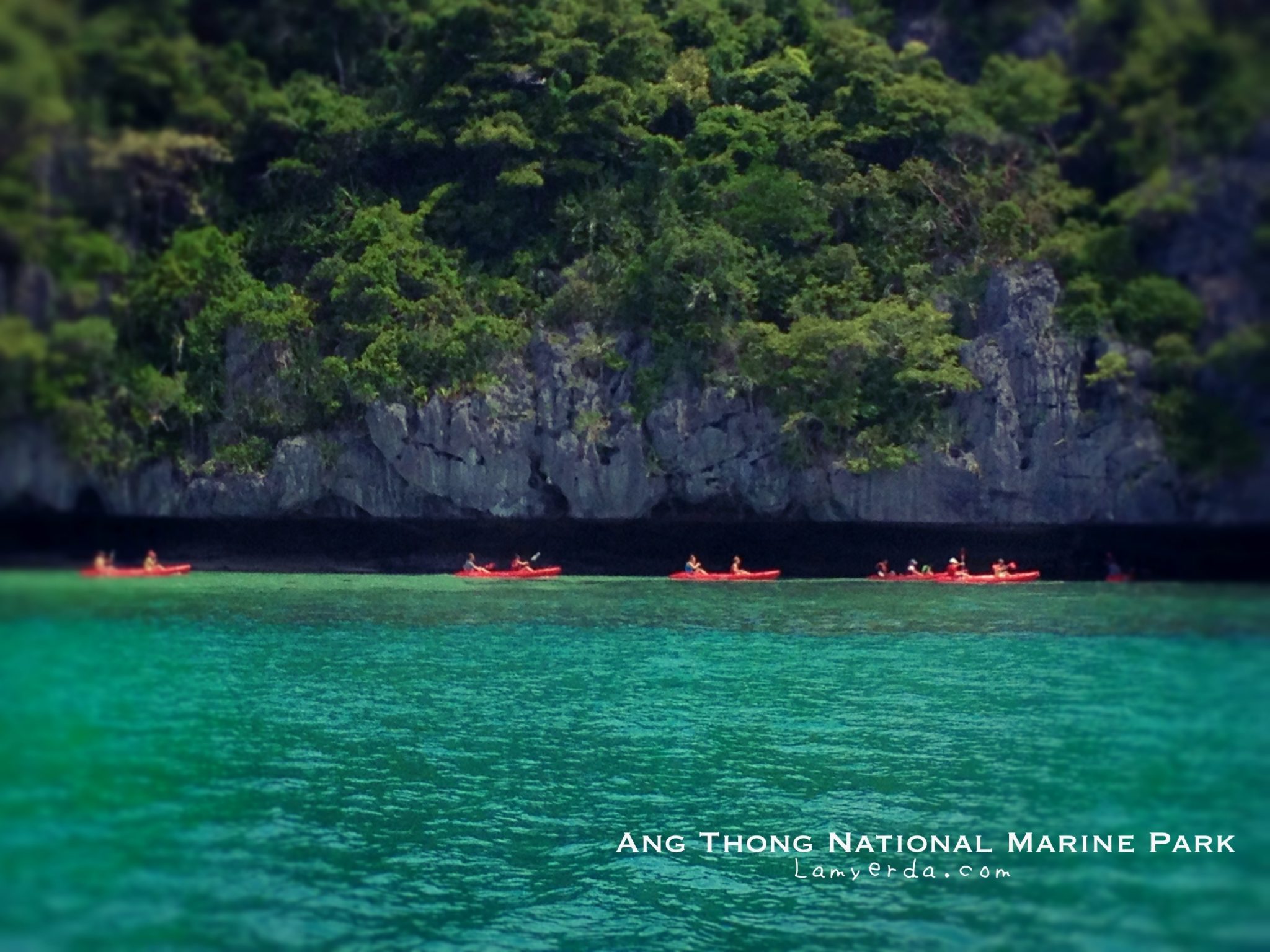 Kayaking around Koh Mae Island