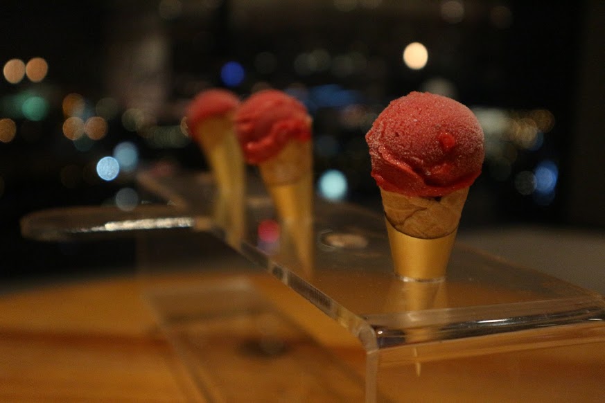 Raspberry ice cream que bar