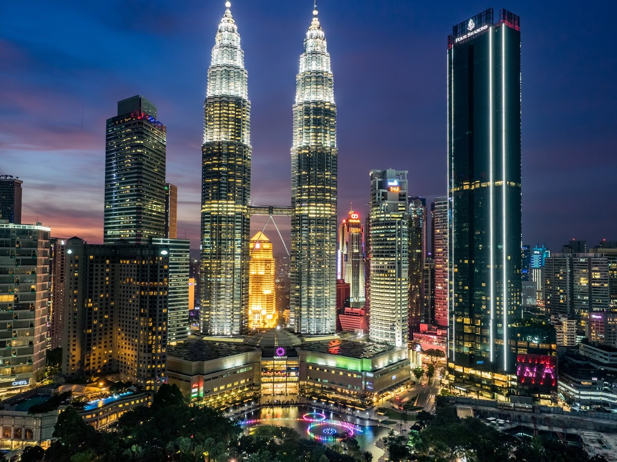 You haven’t been to Kuala Lumpur unless you’ve been to Skybar Traders Hotel