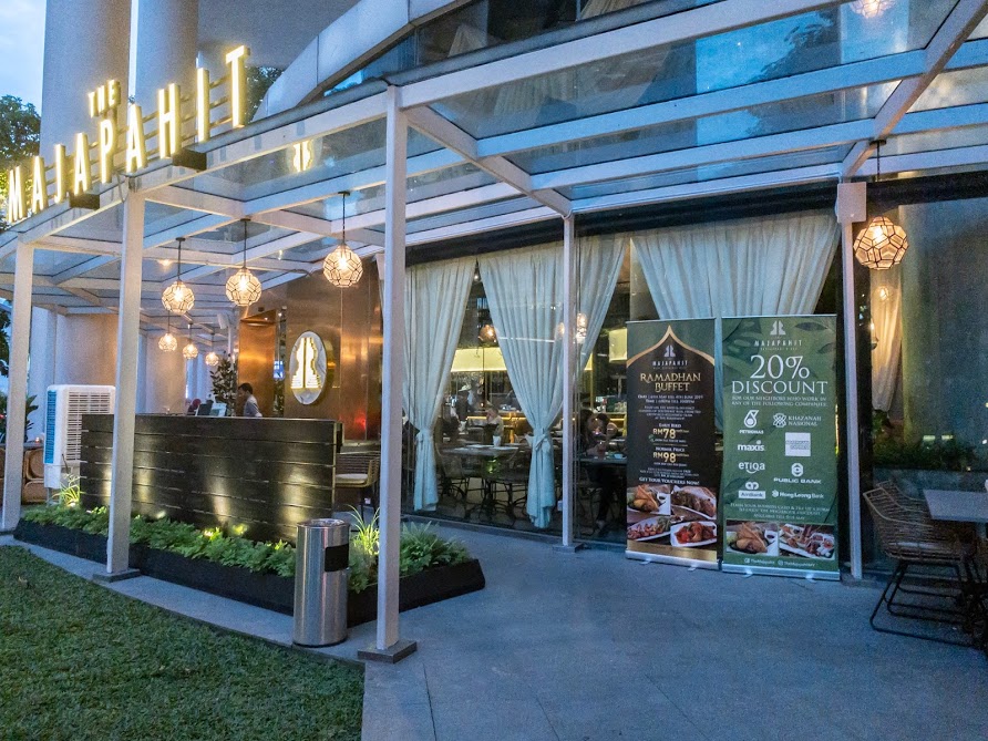 Majapahit Bar and REstaurant Marc Residence 