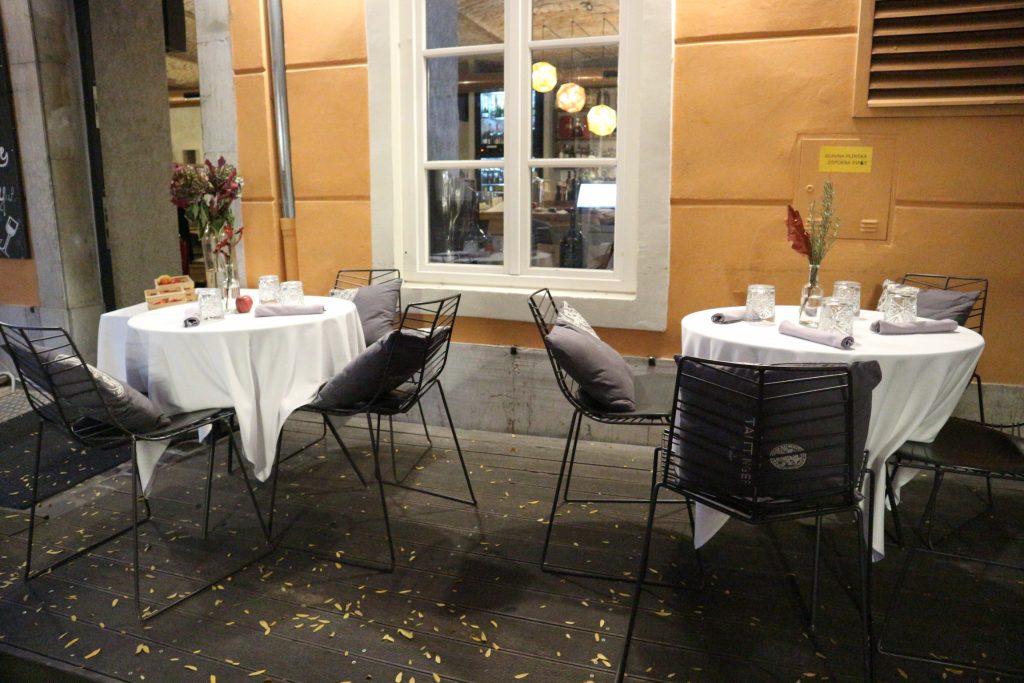 autumn restaurant vander urbani resort